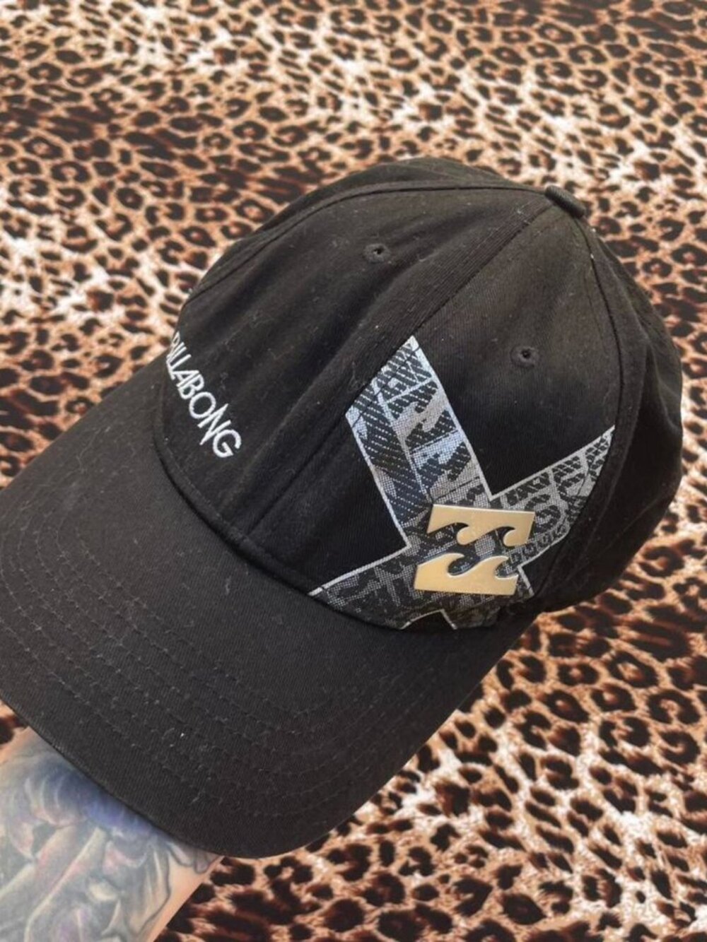 billabong black and white skater hat